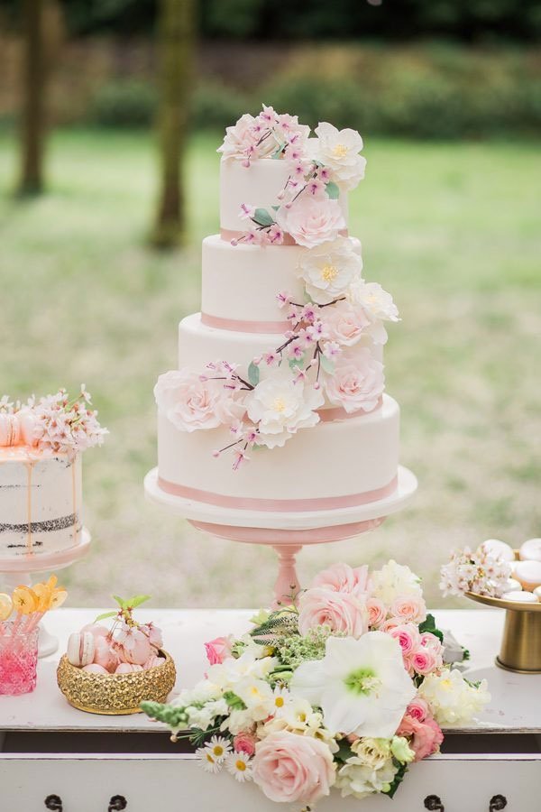 deco gateaud e mariage nude fleurs de ceririser